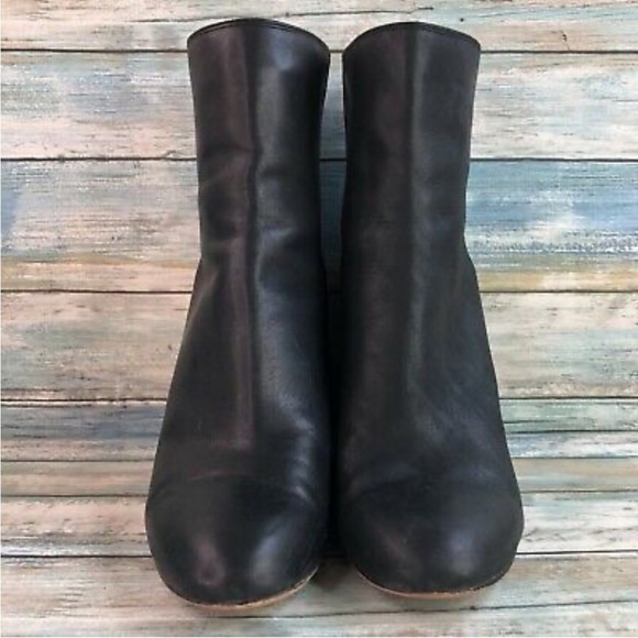 Slightly worn Dolce Vita Chelsea ankle boot - Picture 3 of 8